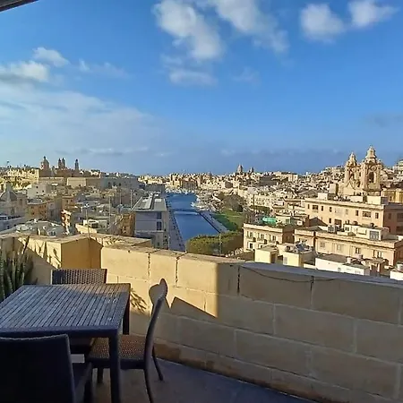 The View Penthouse דירה *