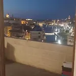 The View Penthouse דירה *